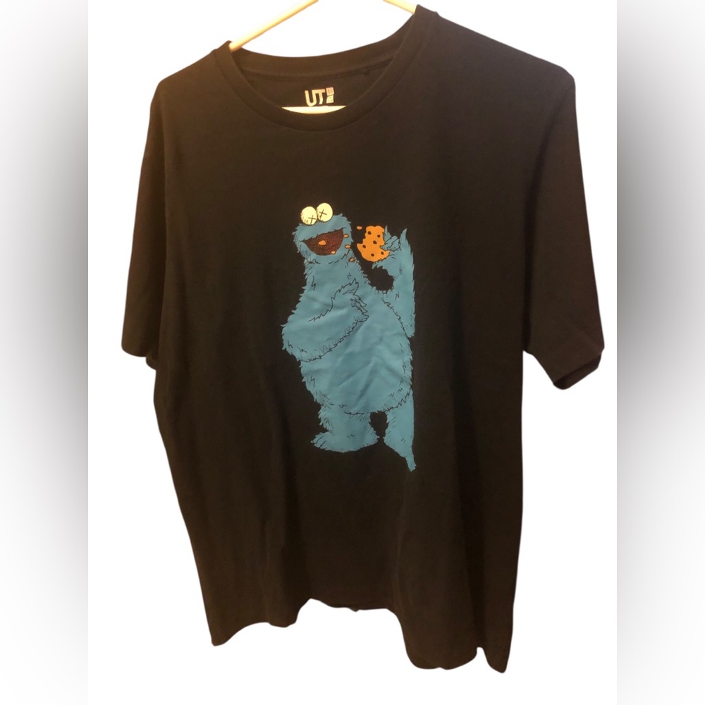 KAWS x Uniqlo x Sesame Street Cookie Monster T-Shirt Size Large Navy Blue UNISEX